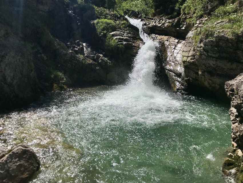 Kuhflucht Wasserfälle: Die kalten Gumpen sind schön anzuschauen, aber sehr kalt zum Baden in Bayern!