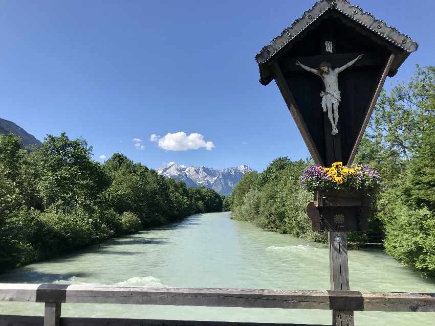 Das Wasser der Kuhfluchtwasserfälle fließt in die Loisach und weiter in den Kochelsee