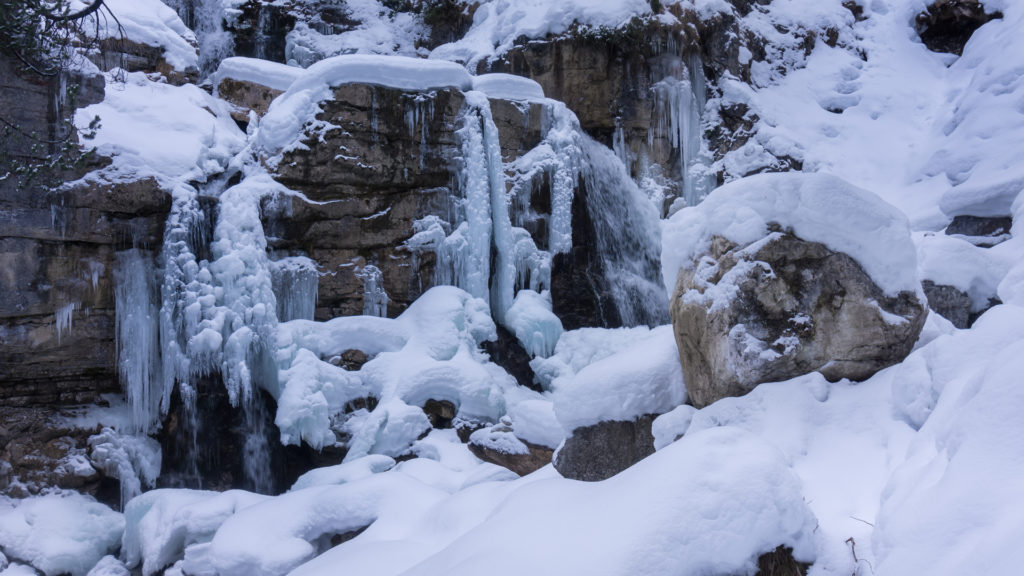 Winterwandern zum großen Wasserfall bei den Kuhfluchtwasserfällen