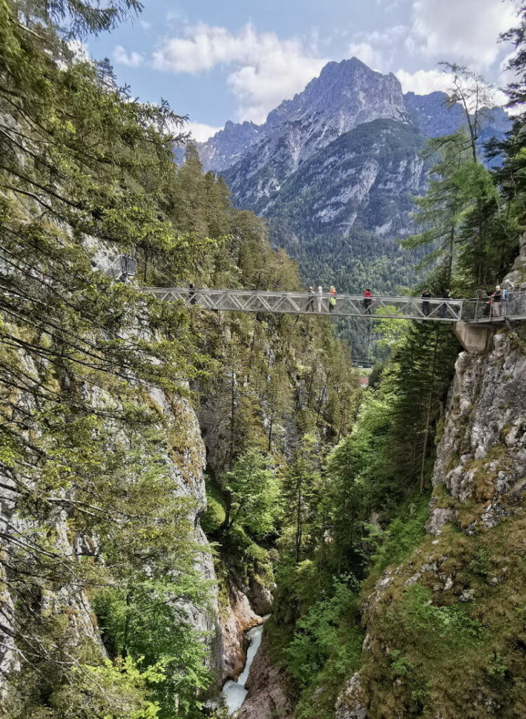 Das ist die Panoramabrücke in der Leutaschklamm - Topziel nahe der Kuhflucht Wasserfälle