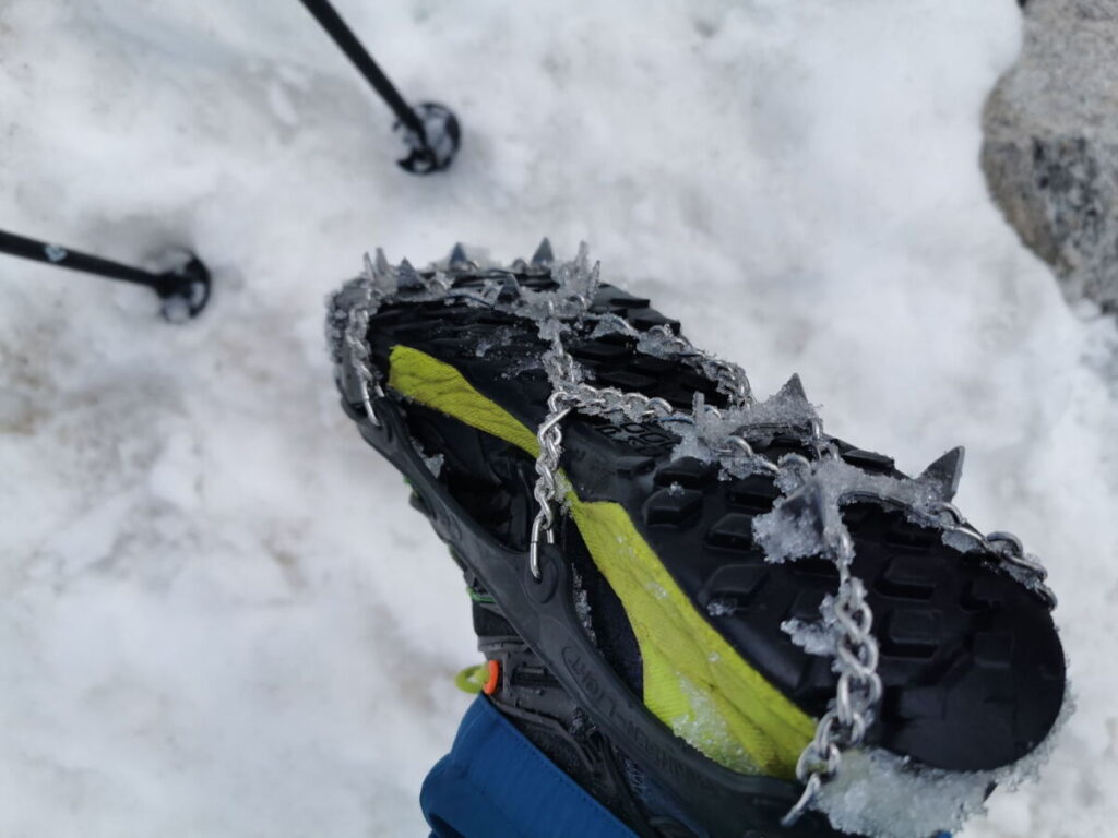 Mit den snowlines Grödel bist du auch auf Eis und Schnee sicher unterwegs