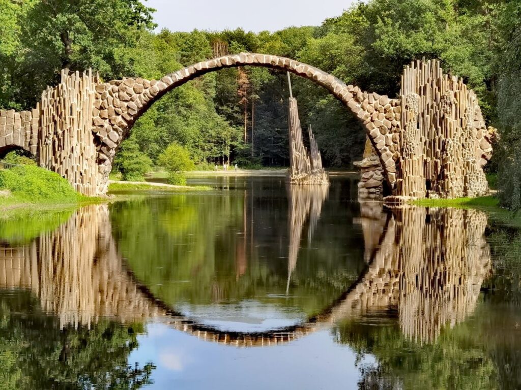 spektakuläre Reiseziele Deutschland: Die Rakotzbrücke