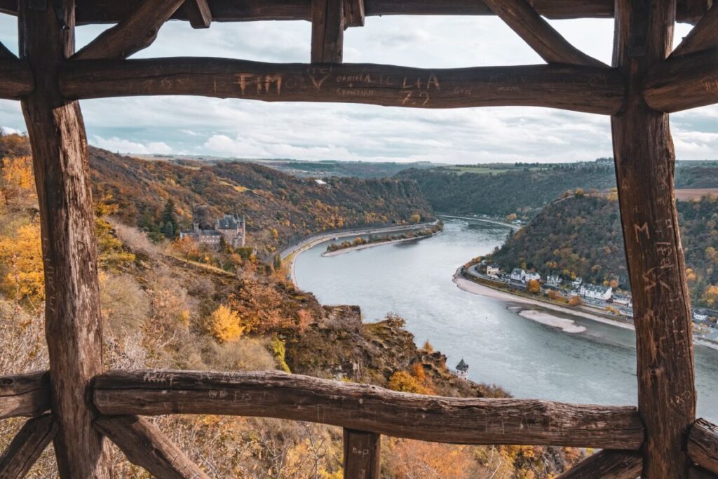 Romantische Reiseziele Deutschland: Die Loreley am Rhein, Foto: Joshua Kettle, Unsplash