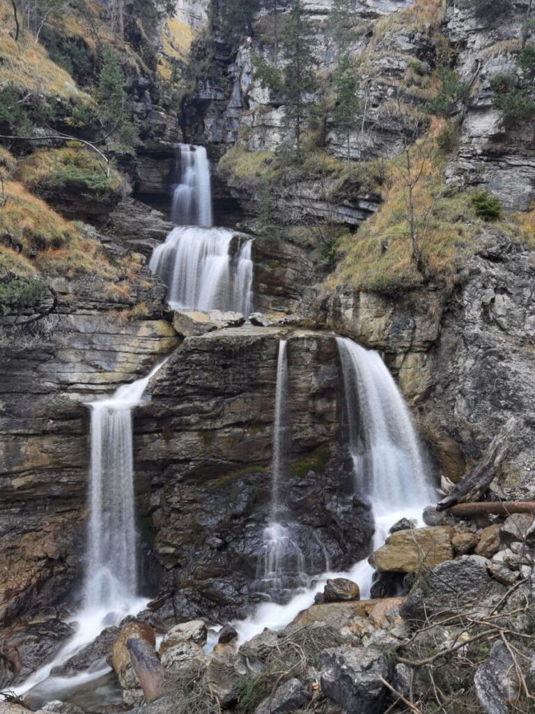 Die imposanten Kuhflucht Wasserfälle im Estergebirge